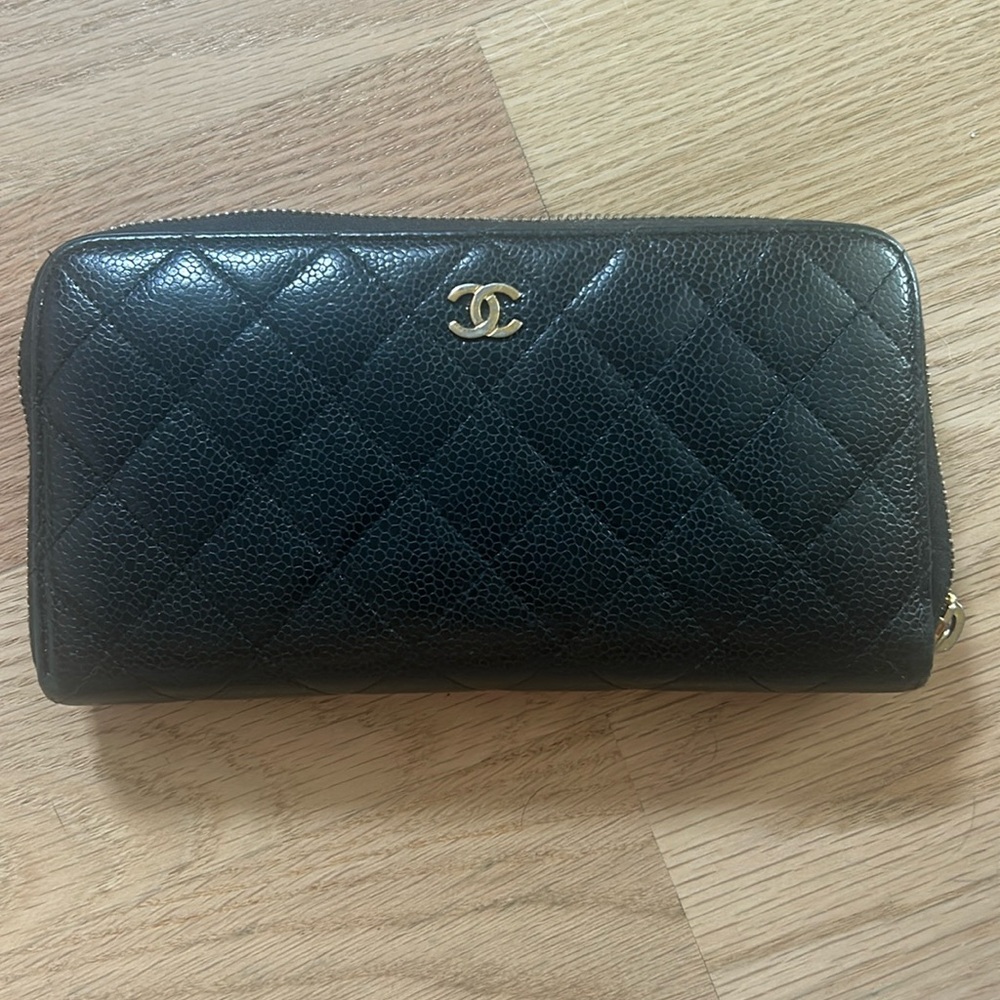 CHANEL WALLET - AUTHENTIC